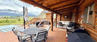 Stanley House - Hillside Cabin with Panoramic Views of the Sawtooth Mountains