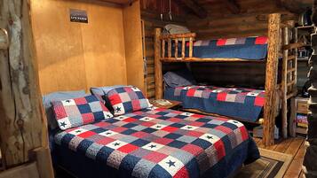 1 bedroom, bed sheets