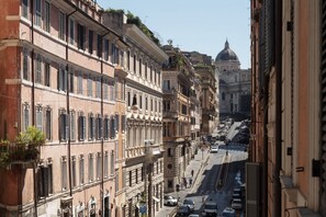 Unclassified image, 5 of 36, button