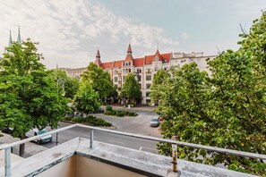 Property grounds - Happy Kreuzberg Studio, Furniture & Decor, by Blueground (Berlin)