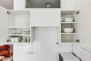 Interior - Clean Neukölln 1BR w/ Balcony & Washer, by Blueground (Berlin)