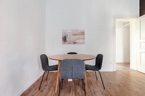 Dining - Divine Neukölln 2BR w/ Balcony & Washer, by Blueground (Berlin)
