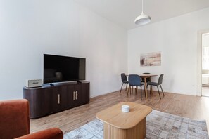 Interior - Divine Neukölln 2BR w/ Balcony & Washer, by Blueground (Berlin)