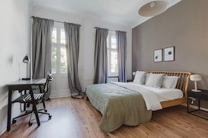 2 bedrooms, iron/ironing board, WiFi, bed sheets - Divine Neukölln 2BR w/ Balcony & Washer, by Blueground (Berlin)