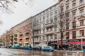 Exterior - Divine Neukölln 2BR w/ Balcony & Washer, by Blueground (Berlin)