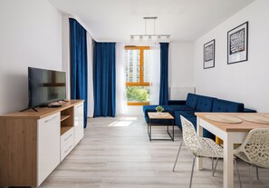 TV - Wola Pleasant Apartment (Warszawa)