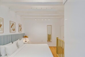 1 bedroom, travel cot, WiFi, bed sheets