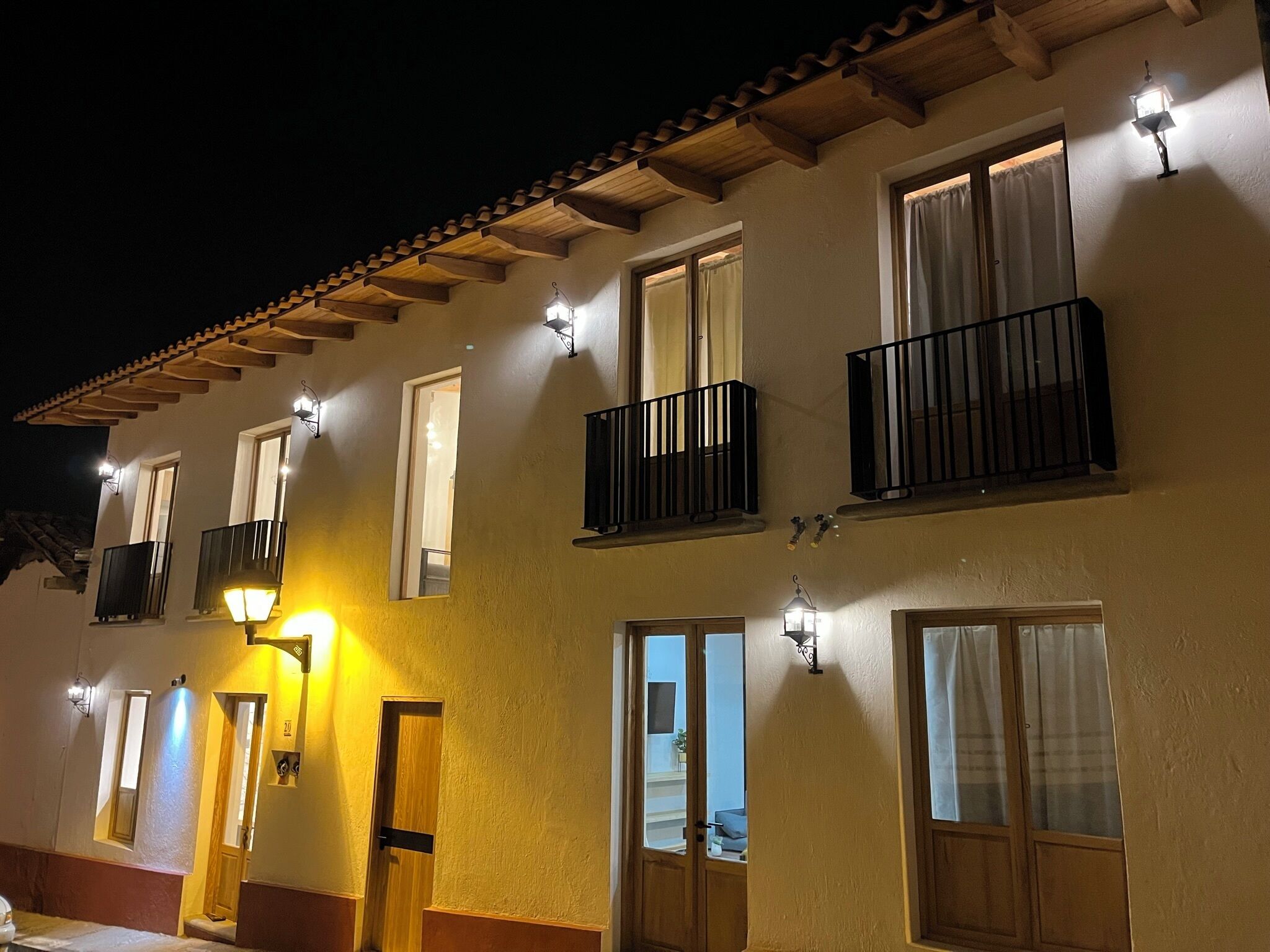 Vista frontal de la propiedad