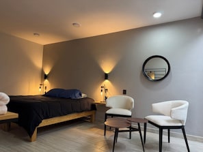 Suite luna di miele, vista città | 2 camere, con stile personalizzato, postazione laptop, lenzuola