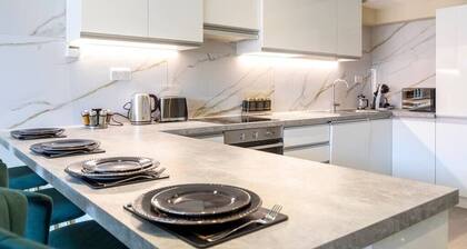 Palm Tree House | Birds of Feather