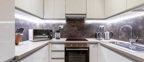 Fridge, microwave, oven, stovetop