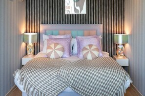 Iron/ironing board, travel cot, free WiFi, bed sheets - Palm Tree House | Candyland (Greater London)