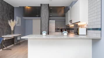 Fridge, microwave, oven, stovetop