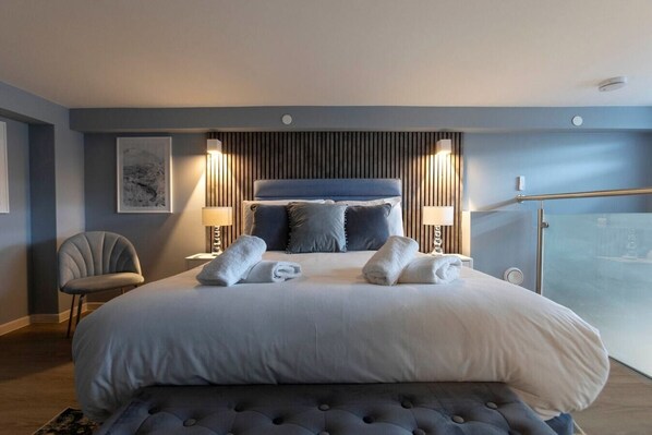 Een strijkplank/strijkijzer, reisbedje, gratis wifi, beddengoed