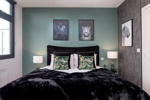 Fer et planche à repasser, lit parapluie, Wi-Fi gratuit, draps fournis