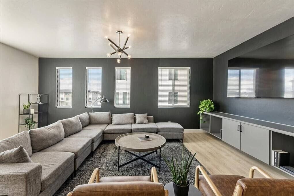 New! Onyx Oasis | 2 Car Garage | TV | Central