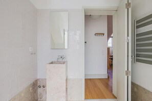 Interior - Blueground | Arroios, elevator, a/c & laundry (Lisbon)