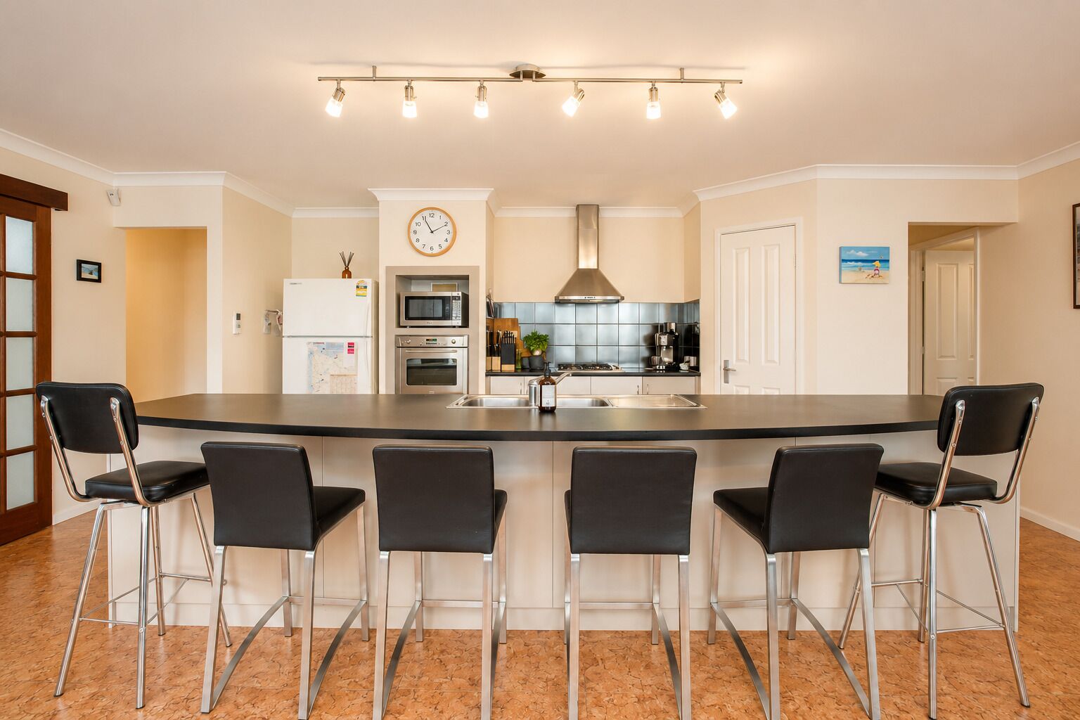 Comfort House, Multiple Beds, Non Smoking, Garden View | Private kitchen | Full-size fridge, microwave, oven, stovetop