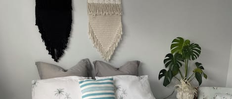 1 habitación, tabla de planchar con plancha, wifi gratis y ropa de cama
