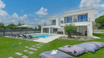 Villa | 4 bedrooms, soundproofing