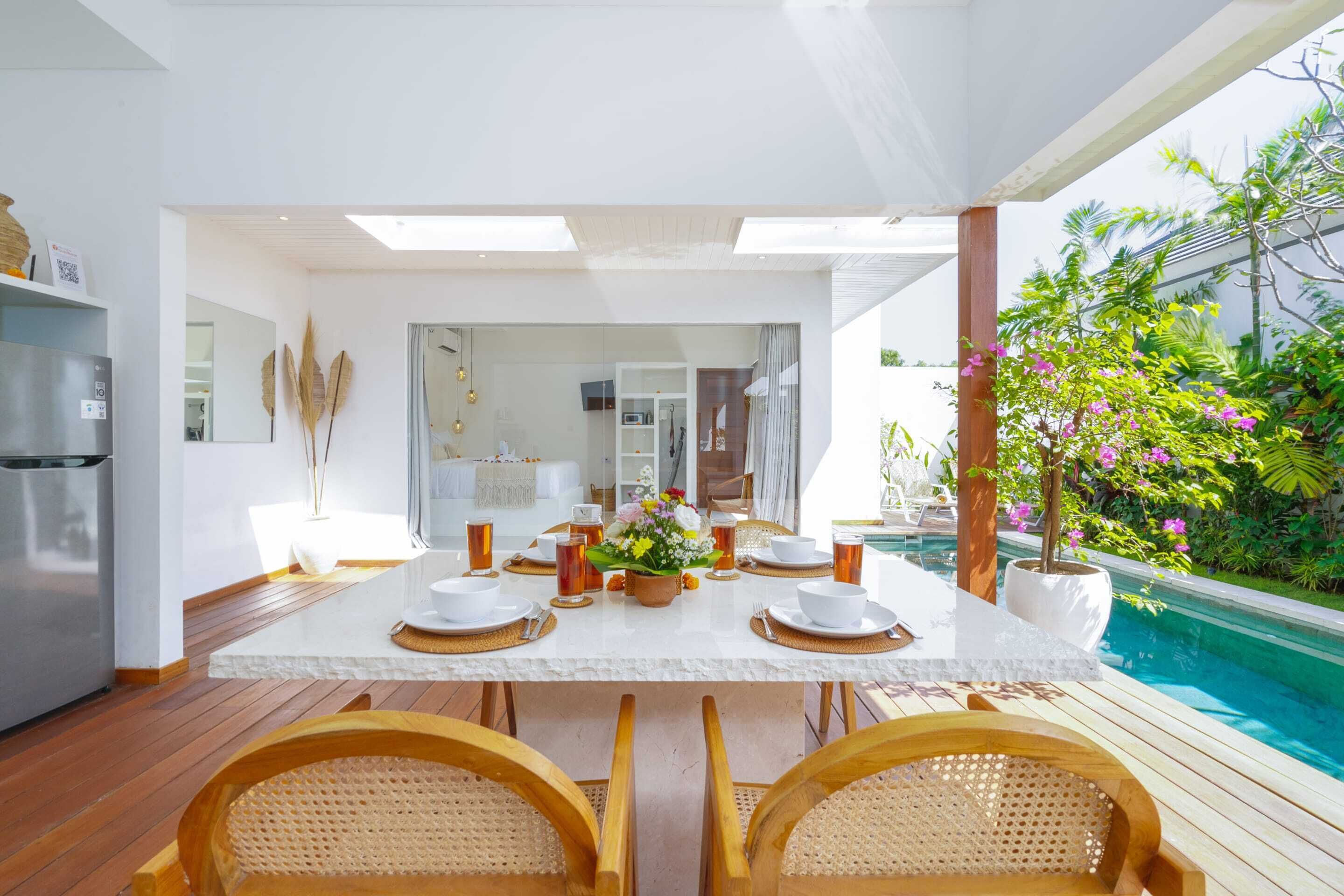 Basic Villa | Dining