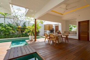 เบสิกวิลล่า | รับประทานอาหารกลางแจ้ง