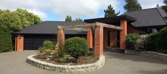 Large Holiday Home in Rolleston