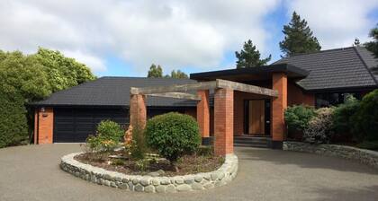 Large Holiday Home in Rolleston