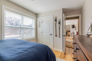 4 bedrooms, iron/ironing board, free WiFi, bed sheets