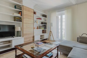 Fernseher, Stereoanlage