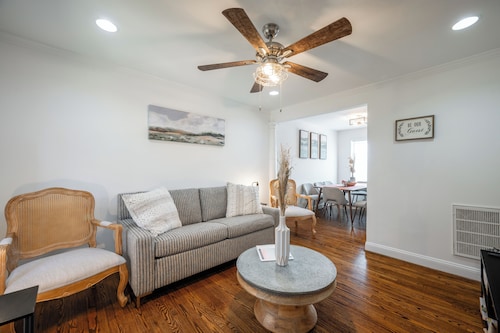 Old Town Metro Fenced Yard Walkable 2 King Beds Townhome