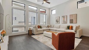 Unclassified image, 2 of 55, button - Modern 7BR/7BA Home • Houston Skyline • Rooftop (Houston)