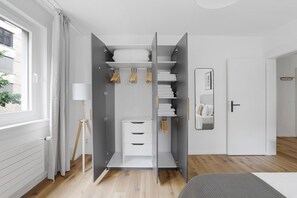 2 bedrooms, iron/ironing board, WiFi, bed sheets