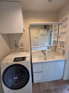 Apartemen Keluarga, pemandangan samudra | Kamar mandi