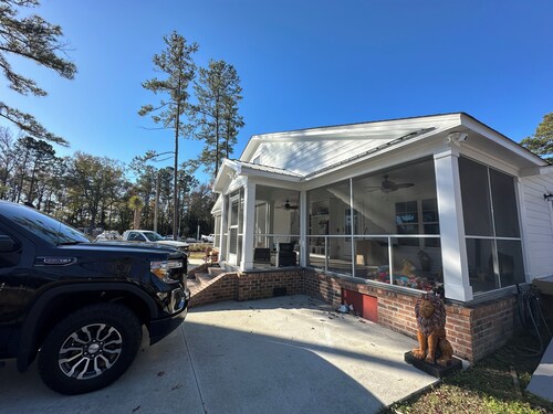 Cozy 4-bedroom house in welcoming Longs with WiFi, AC