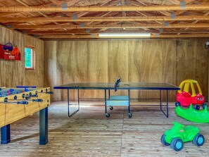 Game room - Grain Store, Swimbridge, Devon (Swimbridge, Barnstaple)