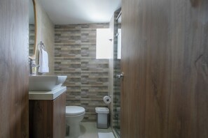 Dusche, Handtücher, Toilettenpapier