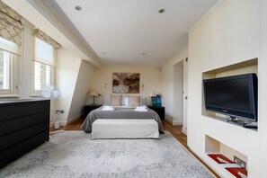 3 chambres, bureau, fer et planche à repasser, accès à Internet
