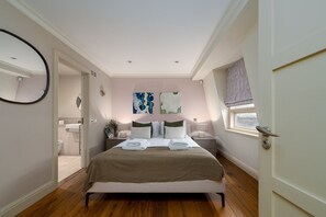 3 bedrooms, desk, iron/ironing board, Internet