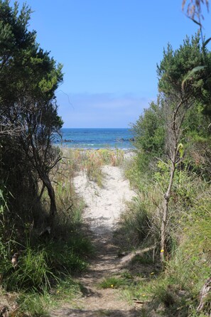 Beach - Absolute Beach Frontage
Self Contained Cottages
Fully equipped for your holiday (Walkerville South)