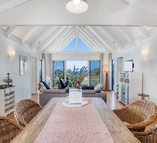 Absolute Beach Frontage
Self Contained Cottages
Fully equipped for your holiday