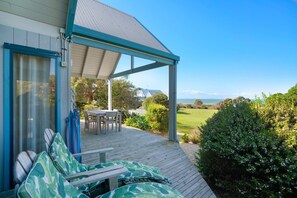 Outdoor dining - Absolute Beach Frontage
Self Contained Cottages
Fully equipped for your holiday (Walkerville South)
