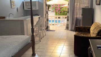 6 bedrooms, desk, iron/ironing board, free WiFi