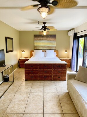 6 bedrooms, desk, iron/ironing board, travel crib