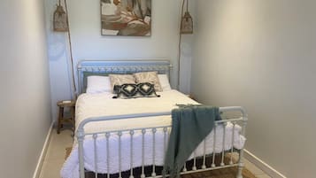 2 bedrooms, iron/ironing board, bed sheets
