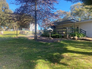 Property grounds - A cosy fully renovated 2 bedroom dairy, in the heart of the Adelaide Hills (Hahndorf)