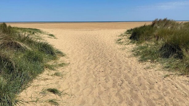 A sandy beach path with grass on either side leading to the sea under a clear sky. - Unplugged Caravan Retreat Near the Sea (Mablethorpe)