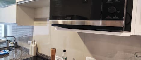 微波炉、电热水壶、厨具/餐具、调味品