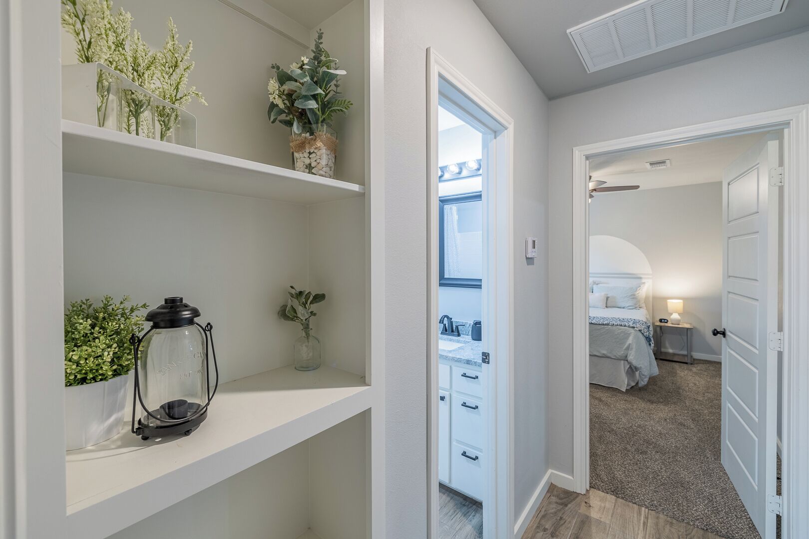 3 habitaciones, escritorio, tabla de planchar con plancha y wifi 