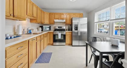 Charming 3-bedroom house in Glassboro with WiFi, AC